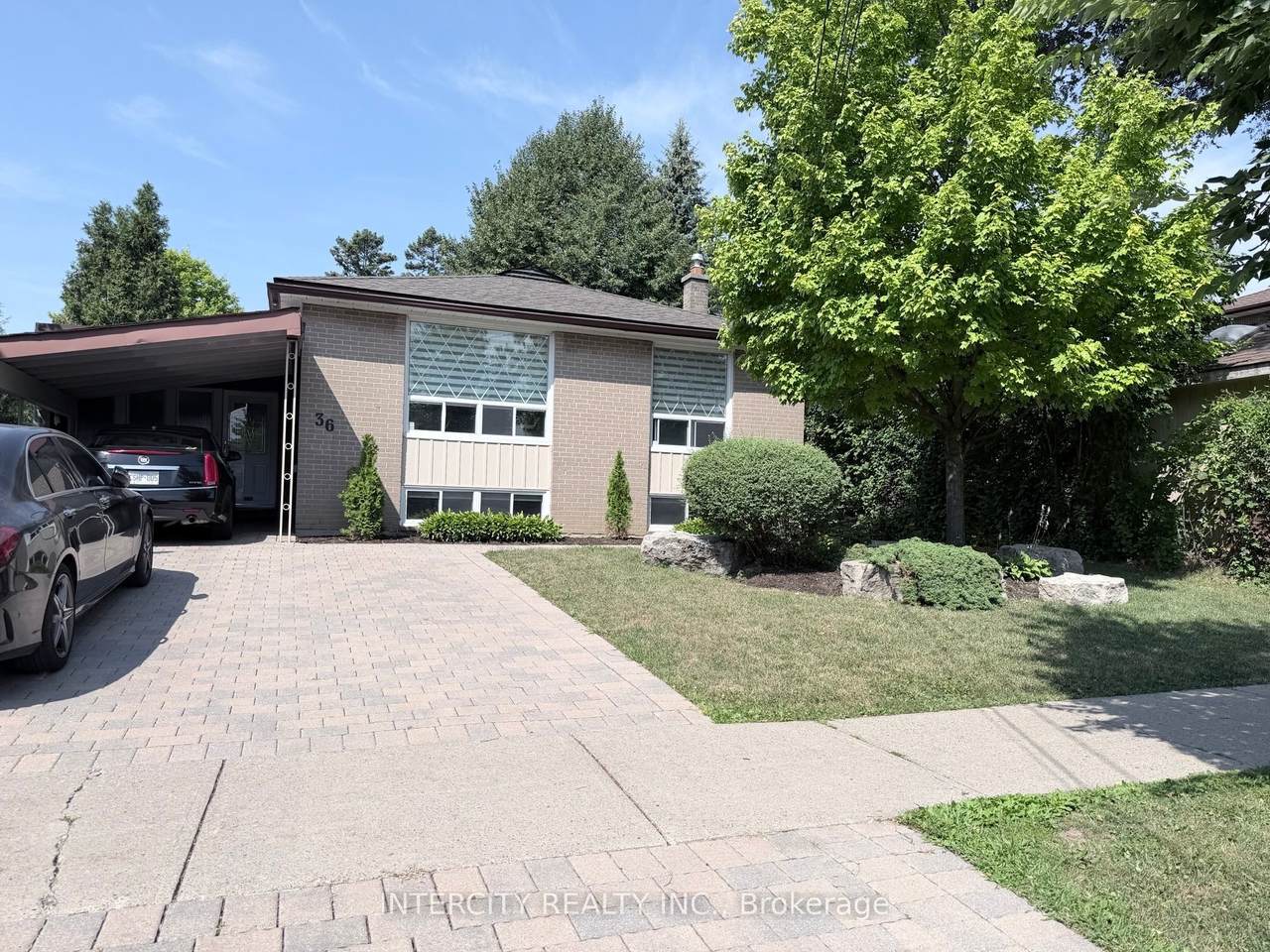 36 Strathburn Boulevard - Photo 1