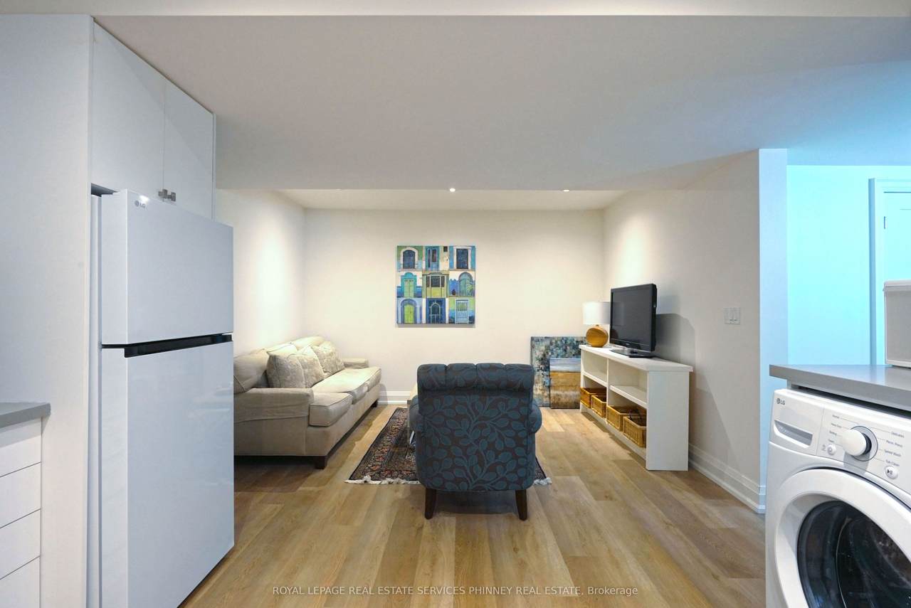 https://bt-photos.global.ssl.fastly.net/toronto/1280_boomver_1_W13613146-1.jpg