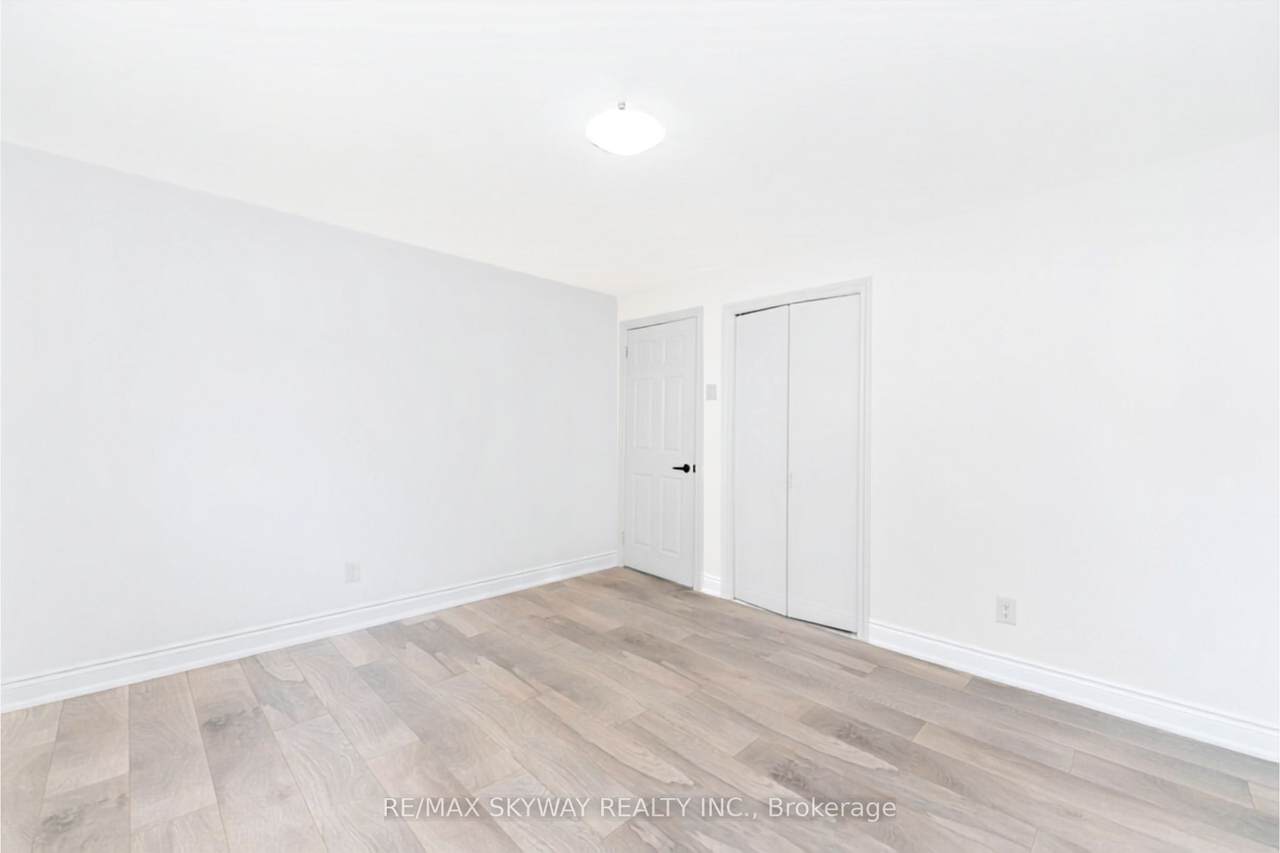 https://bt-photos.global.ssl.fastly.net/toronto/1280_boomver_1_W13617378-1.jpg