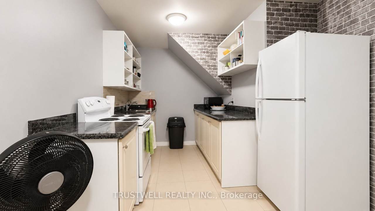 https://bt-photos.global.ssl.fastly.net/toronto/1280_boomver_1_W13617844-1.jpg