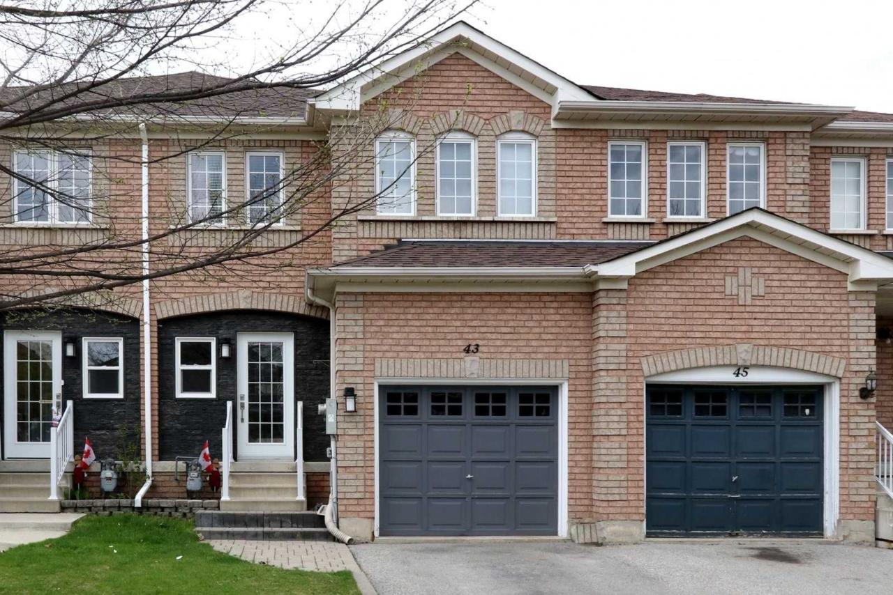 43 Twin Pines Cres - Photo 1