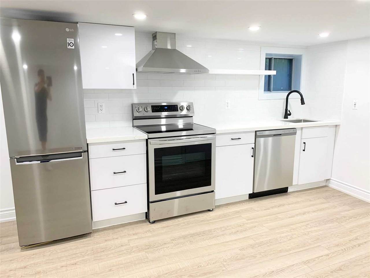 252 Glenlake Ave - Photo 1
