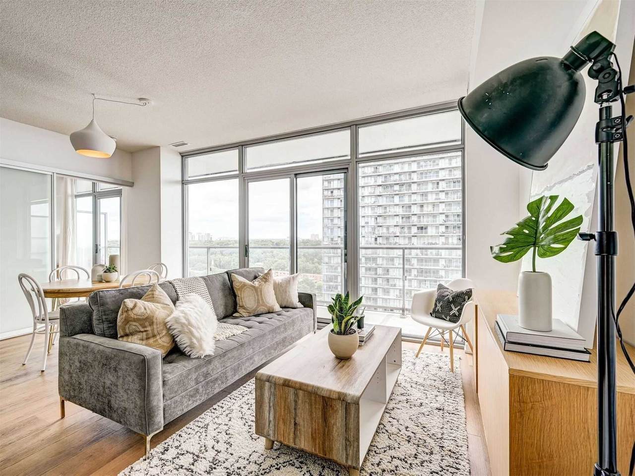 105 The Queensway - Photo 1