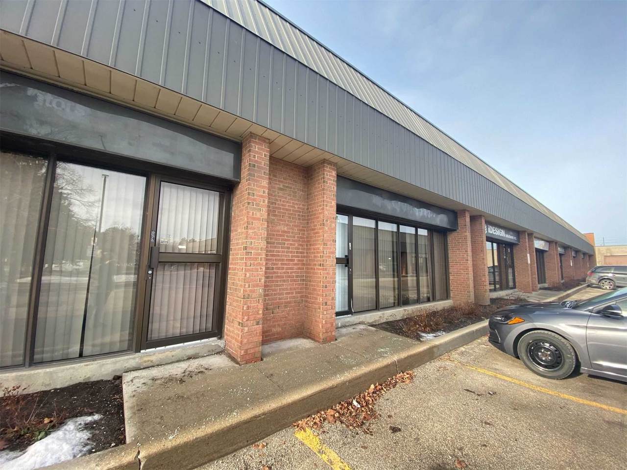 14 Steinway Blvd - Photo 1