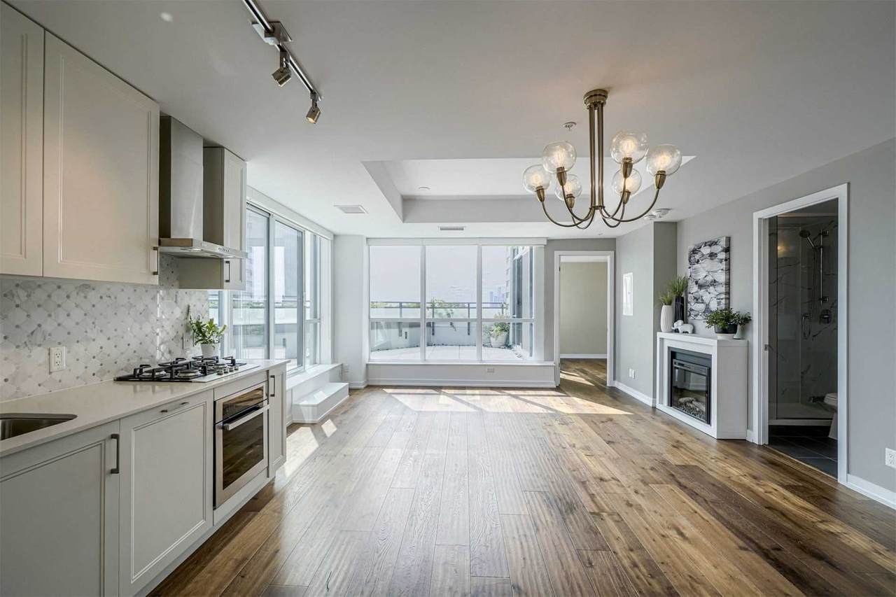 38 Howard Park Ave - Photo 1