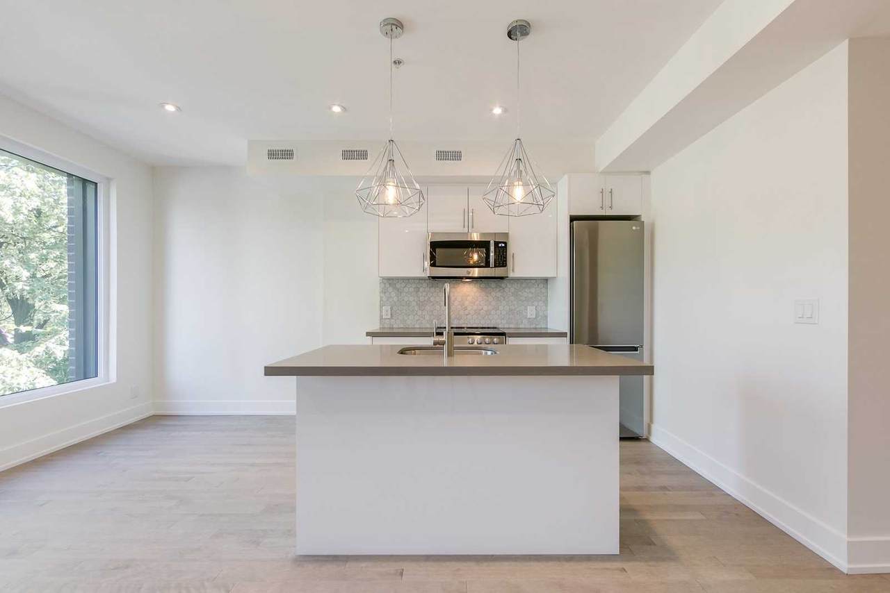 1555 Bloor St - Photo 1