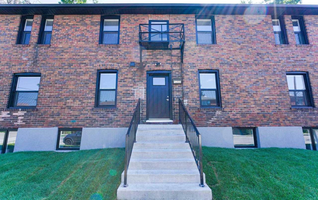 92 Twelfth St - Photo 1