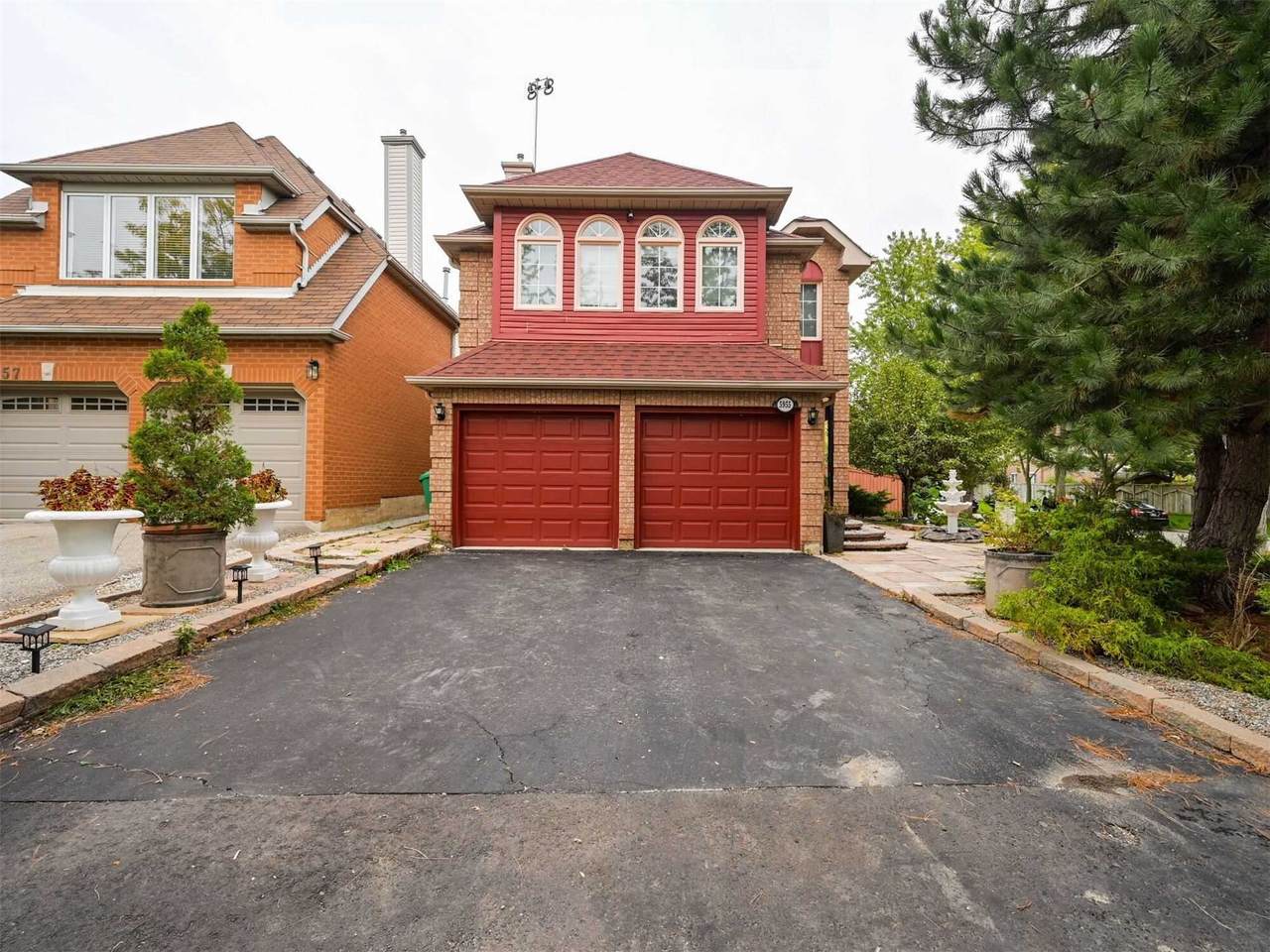 5955 Leeside Cres - Photo 1