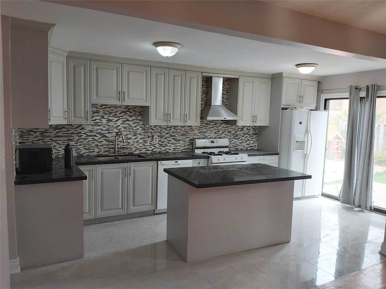 69 Hinchley Wood Grve - Photo 1