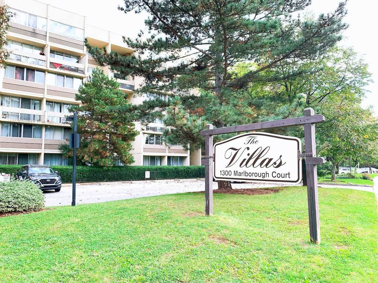 1300 Marlborough Crt - Photo 1