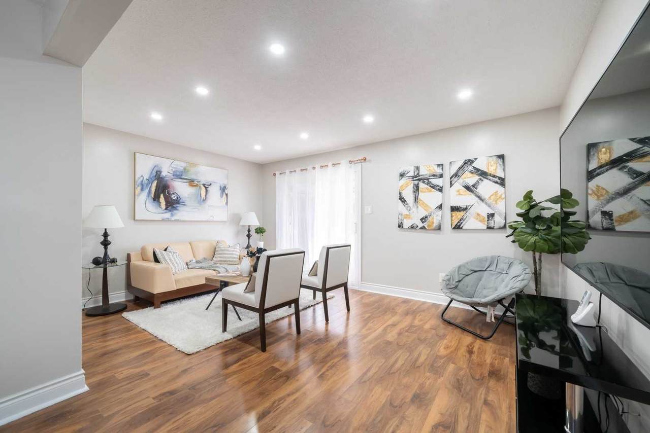 12 Gladstone Sq - Photo 1