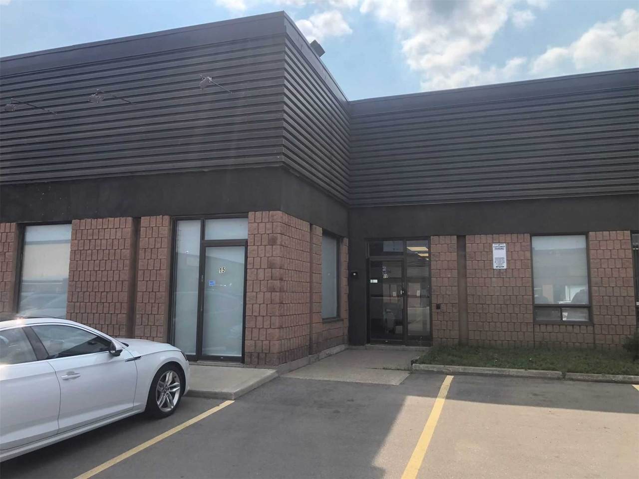 720 Burnhamthorpe Rd - Photo 1