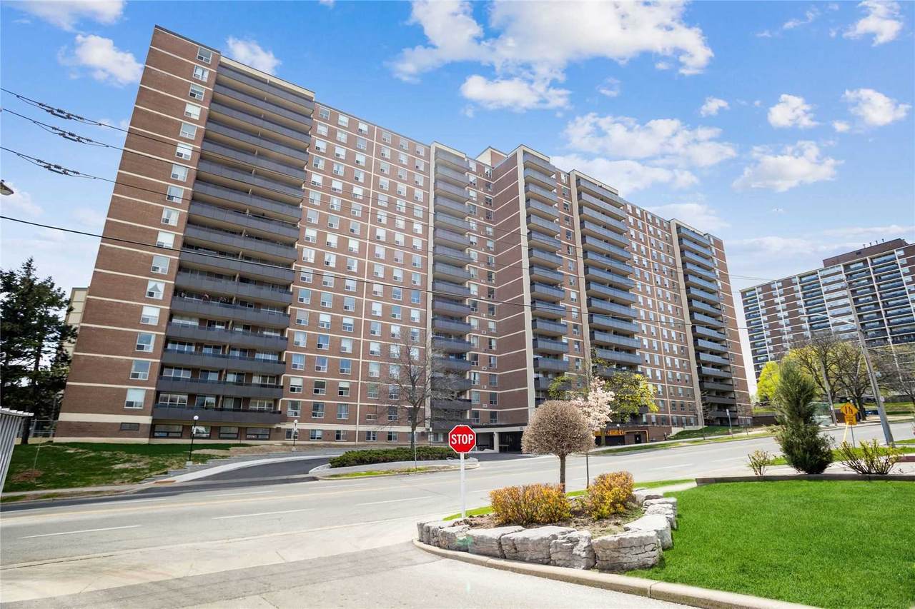 15 La Rose Ave - Photo 1