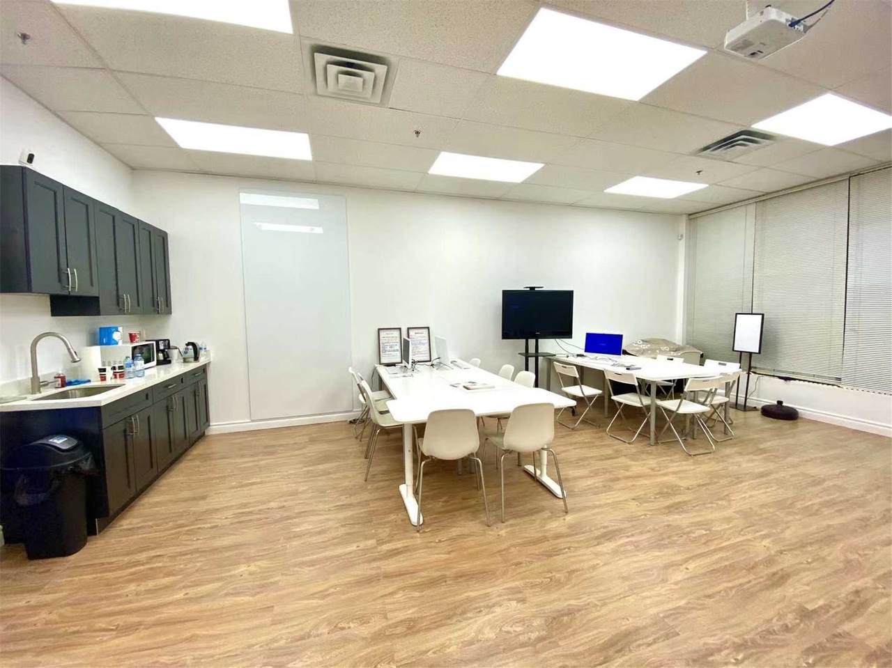 1100 Burnhamthorpe Rd - Photo 1
