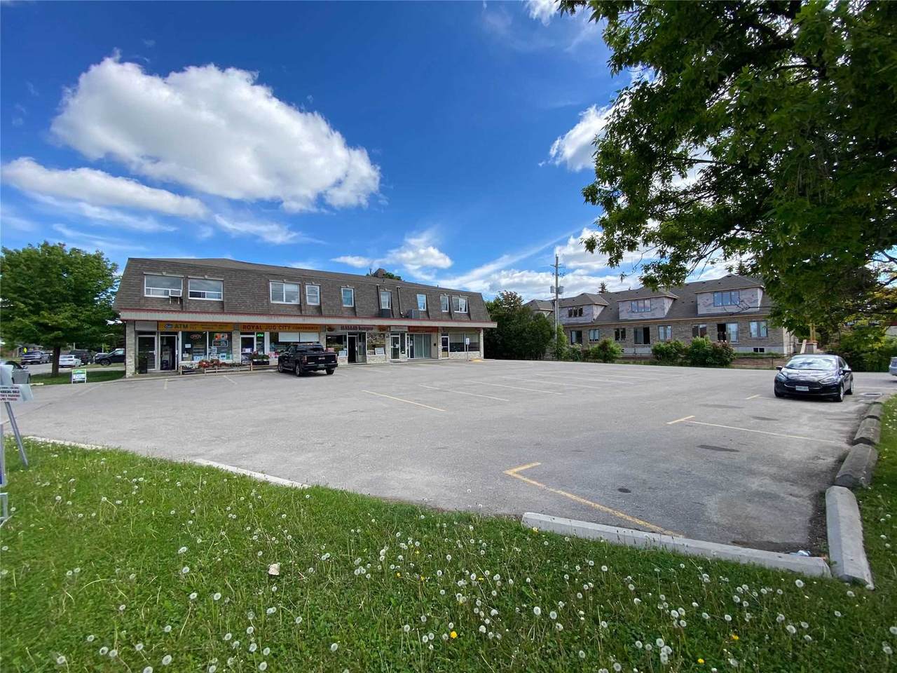 294 Queen St - Photo 1