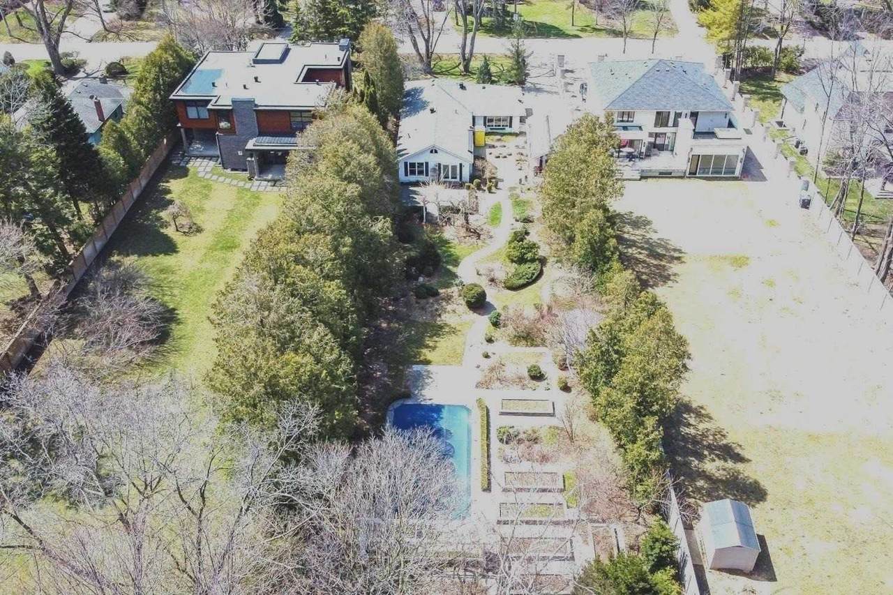 1339 Queen Victoria Ave - Photo 1