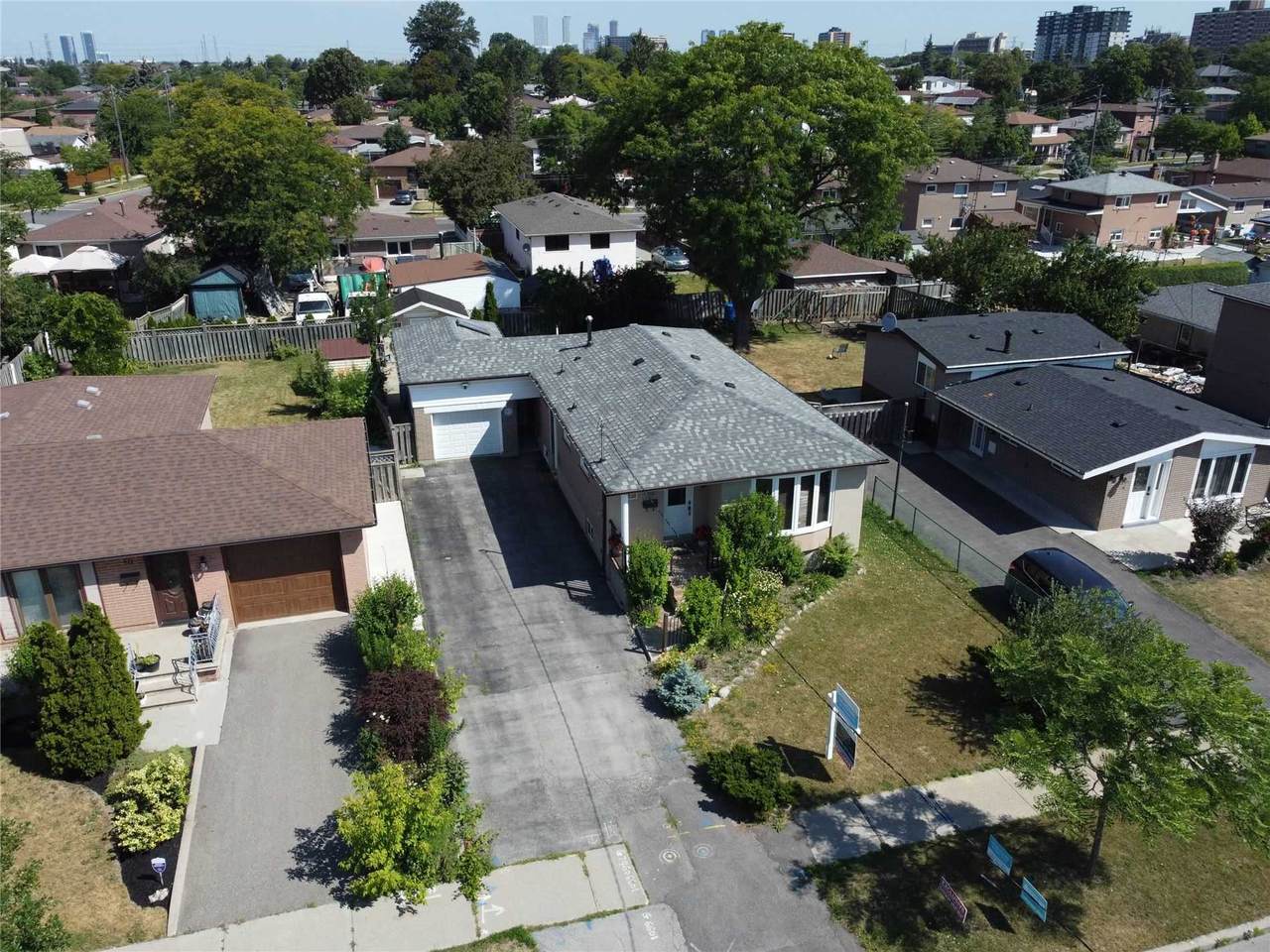 38 Wheatsheaf Cres - Photo 1