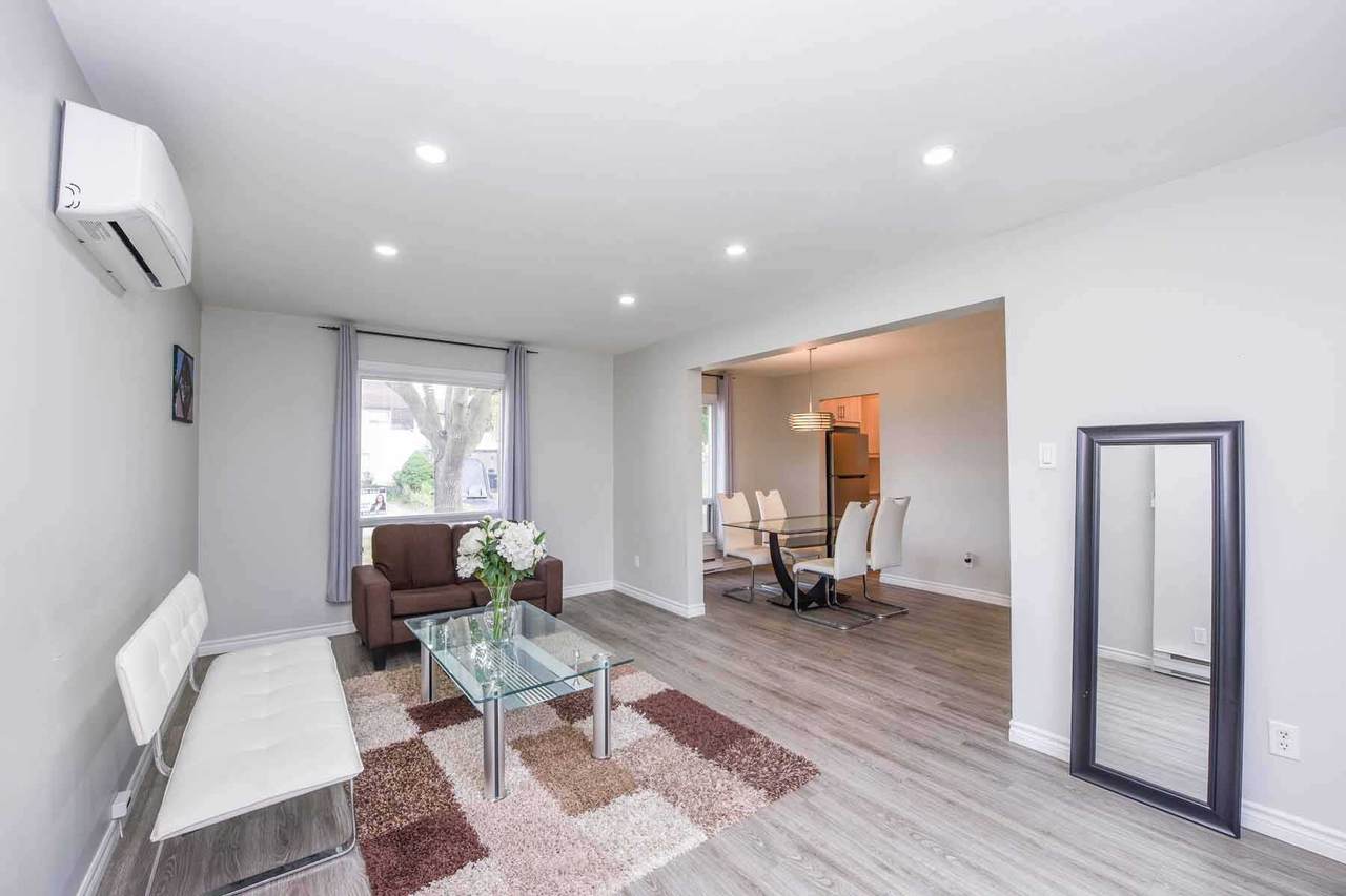 12 Hoskins Sq - Photo 1
