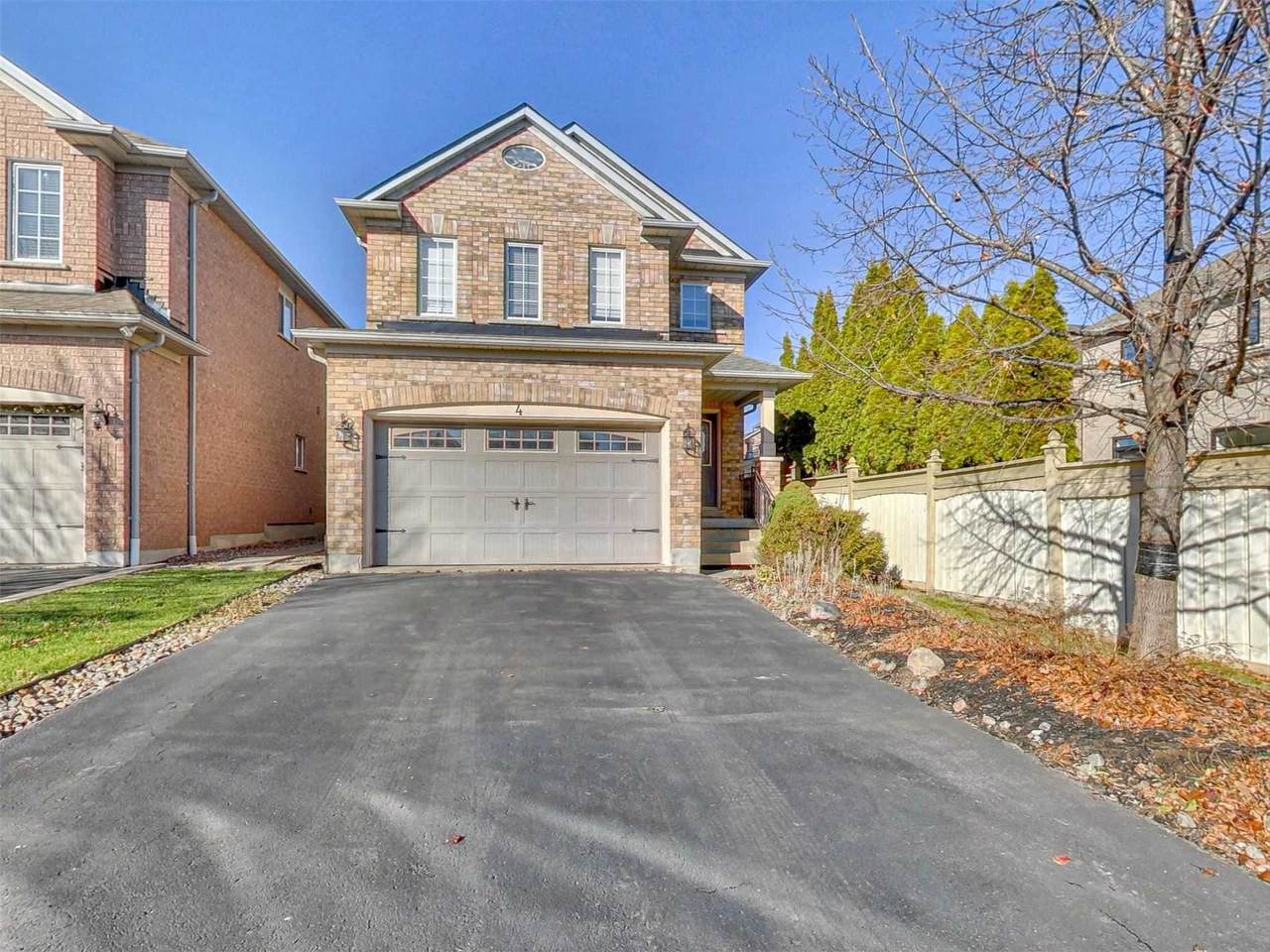 4 Emily Carr Cres - Photo 1