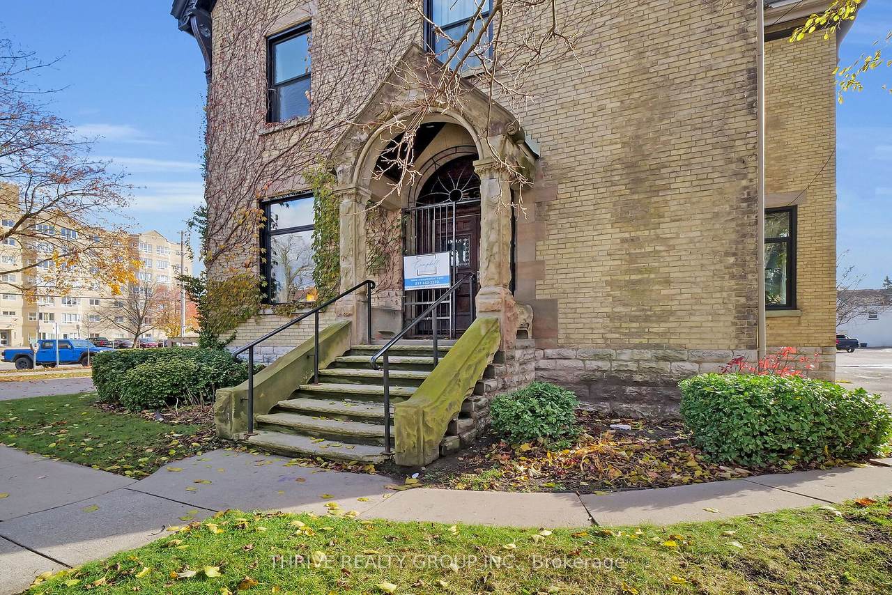 533 Queens Avenue - Photo 1