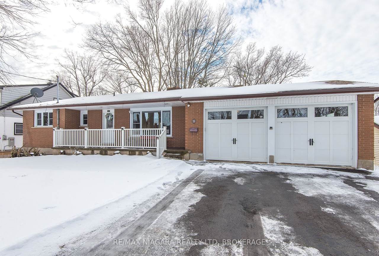 18 Oakridge Crescent - Photo 1