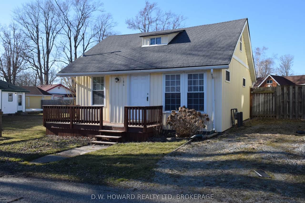 186 Loomis Crescent - Photo 1