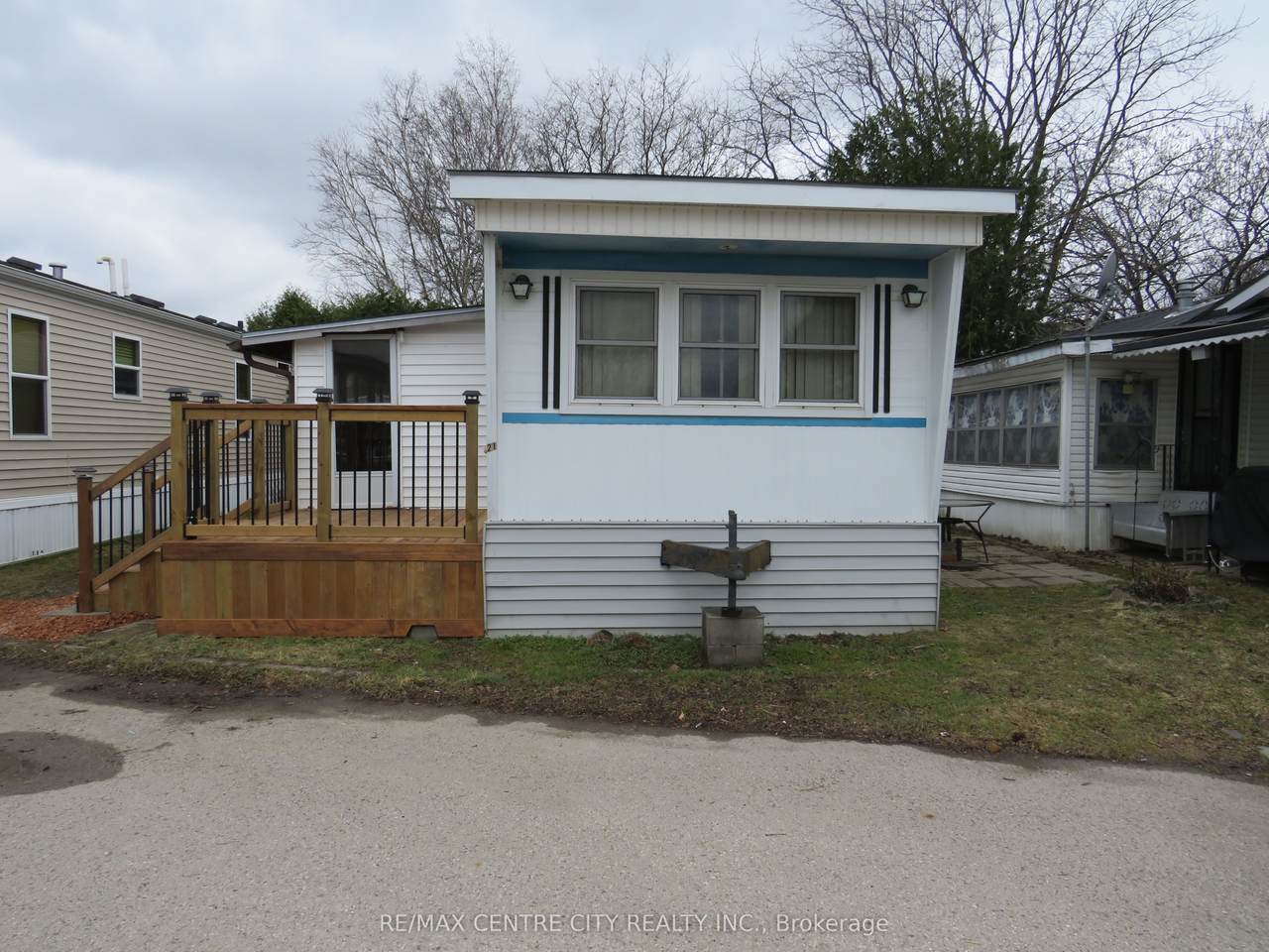 2189 Dundas Street - Photo 1
