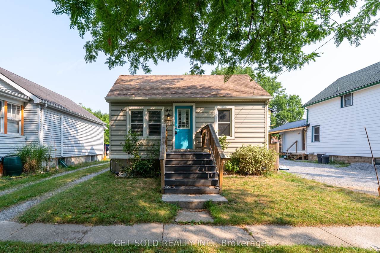 37 Maplecrest Avenue - Photo 1