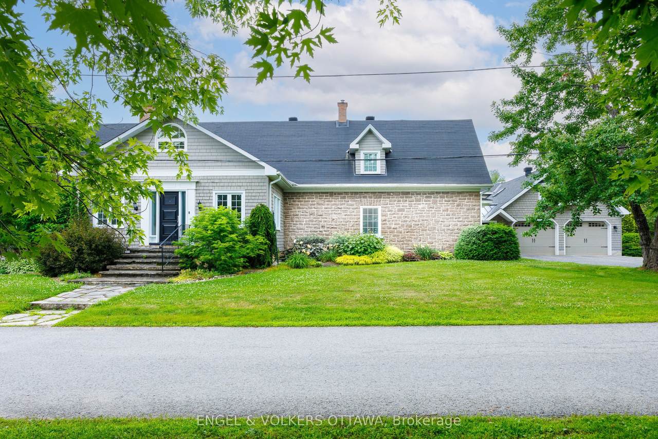 233 Strathburn Street - Photo 1