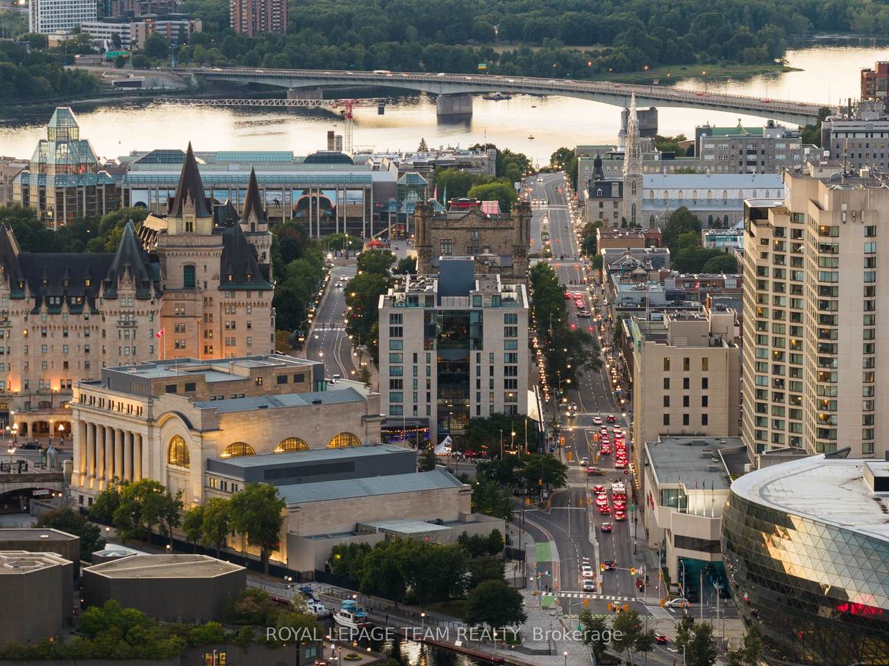 700 Sussex Drive - Photo 1