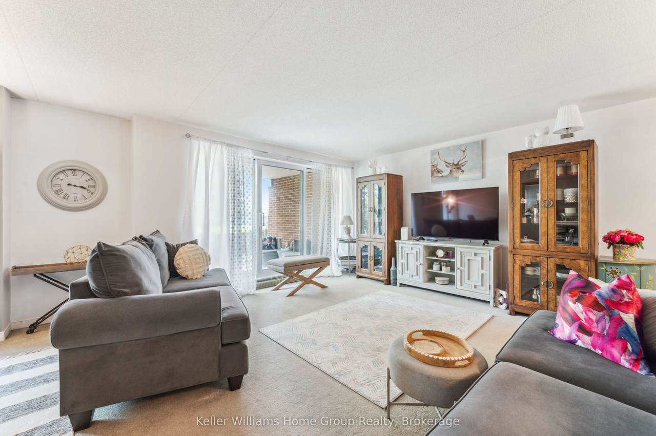 8 Christopher Court - Photo 1