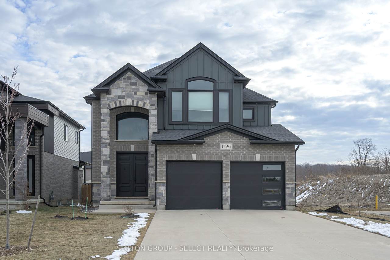 1796 Brayford Avenue - Photo 1