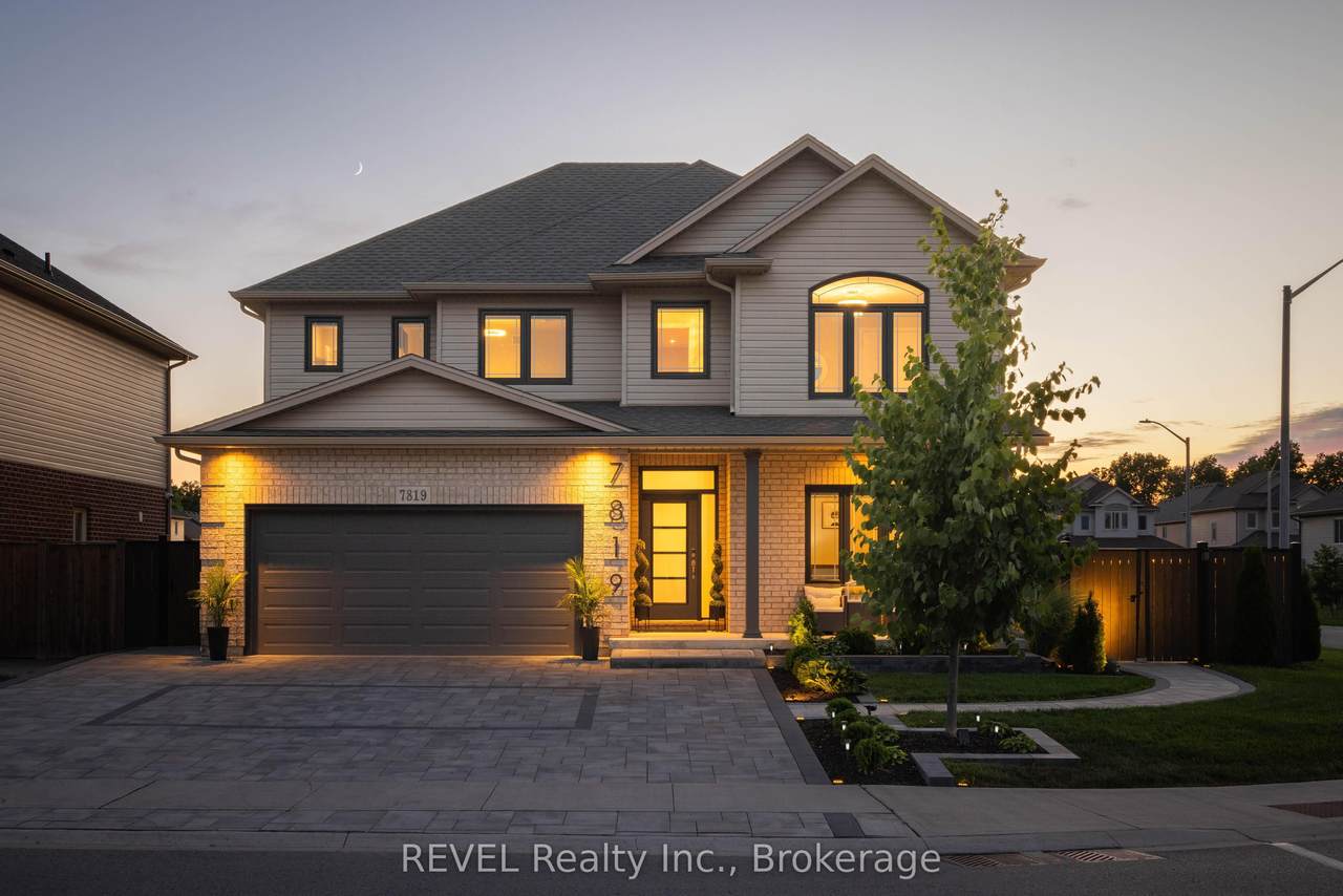 7819 Pender Street - Photo 1