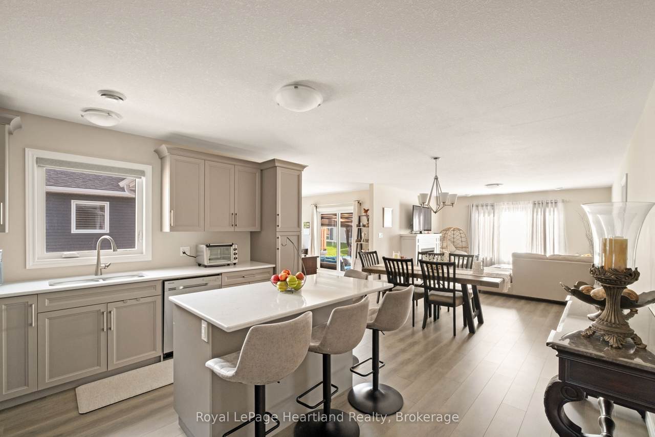 https://bt-photos.global.ssl.fastly.net/toronto/1280_boomver_1_X12852846-1.jpg