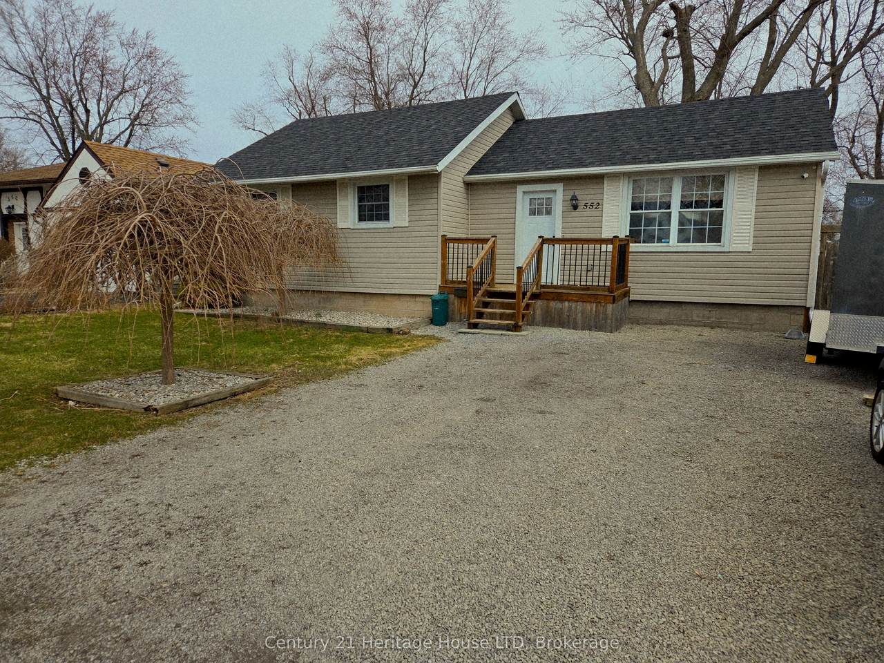 552 Lakeview Road - Photo 1