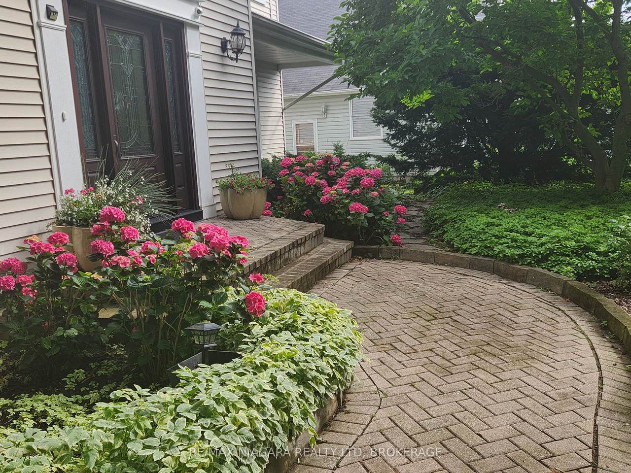 https://bt-photos.global.ssl.fastly.net/toronto/1280_boomver_1_X12950484-1.jpg
