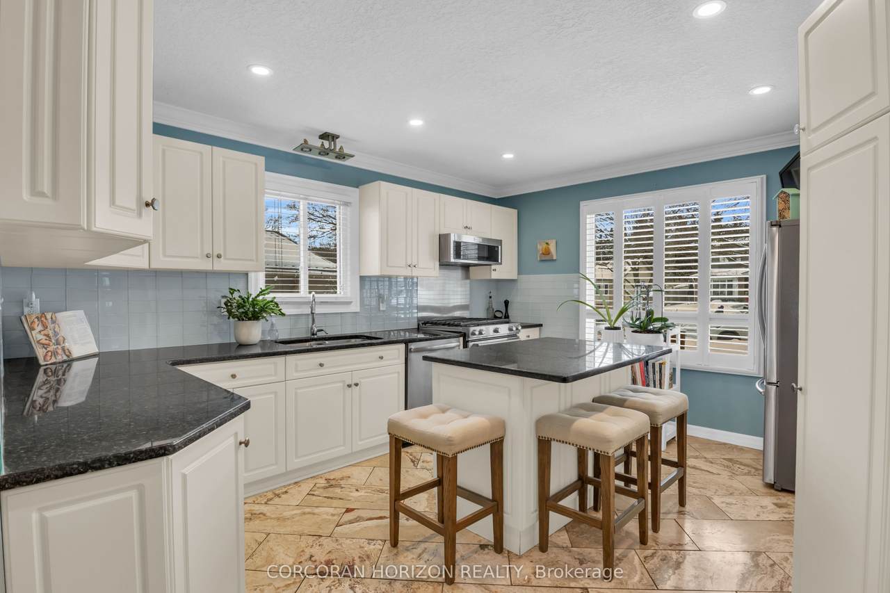 197 Autumn Hill Crescent - Photo 1