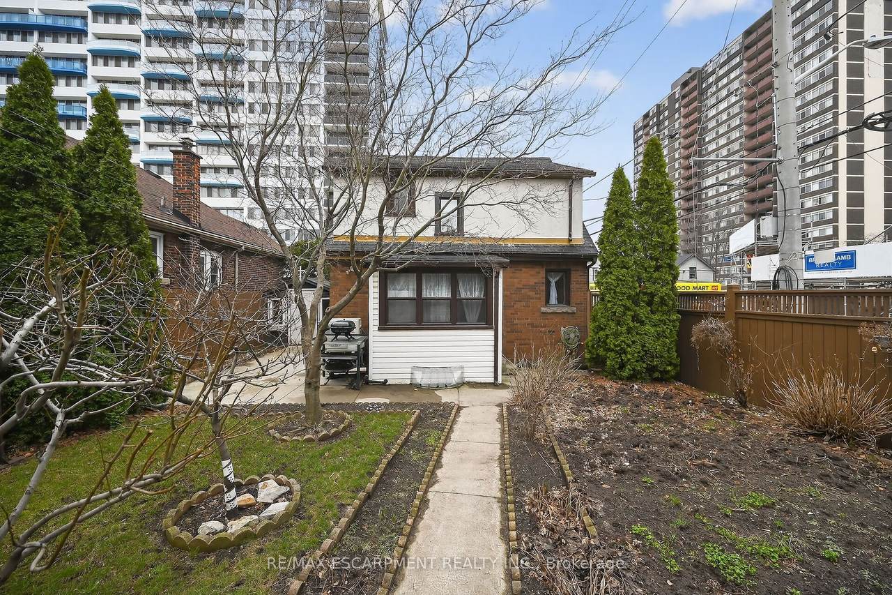 https://bt-photos.global.ssl.fastly.net/toronto/1280_boomver_1_X12953736-1.jpg