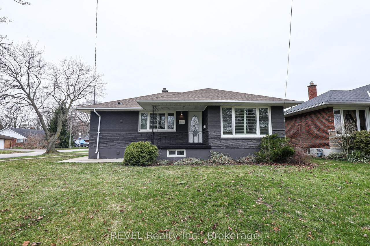 325 Grantham Avenue - Photo 1