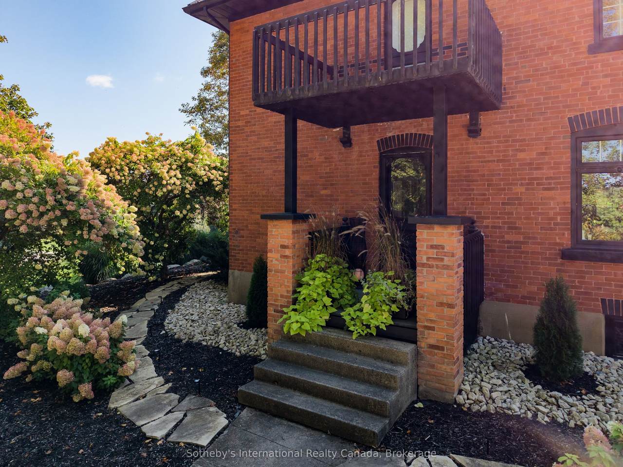 https://bt-photos.global.ssl.fastly.net/toronto/1280_boomver_1_X12955950-1.jpg