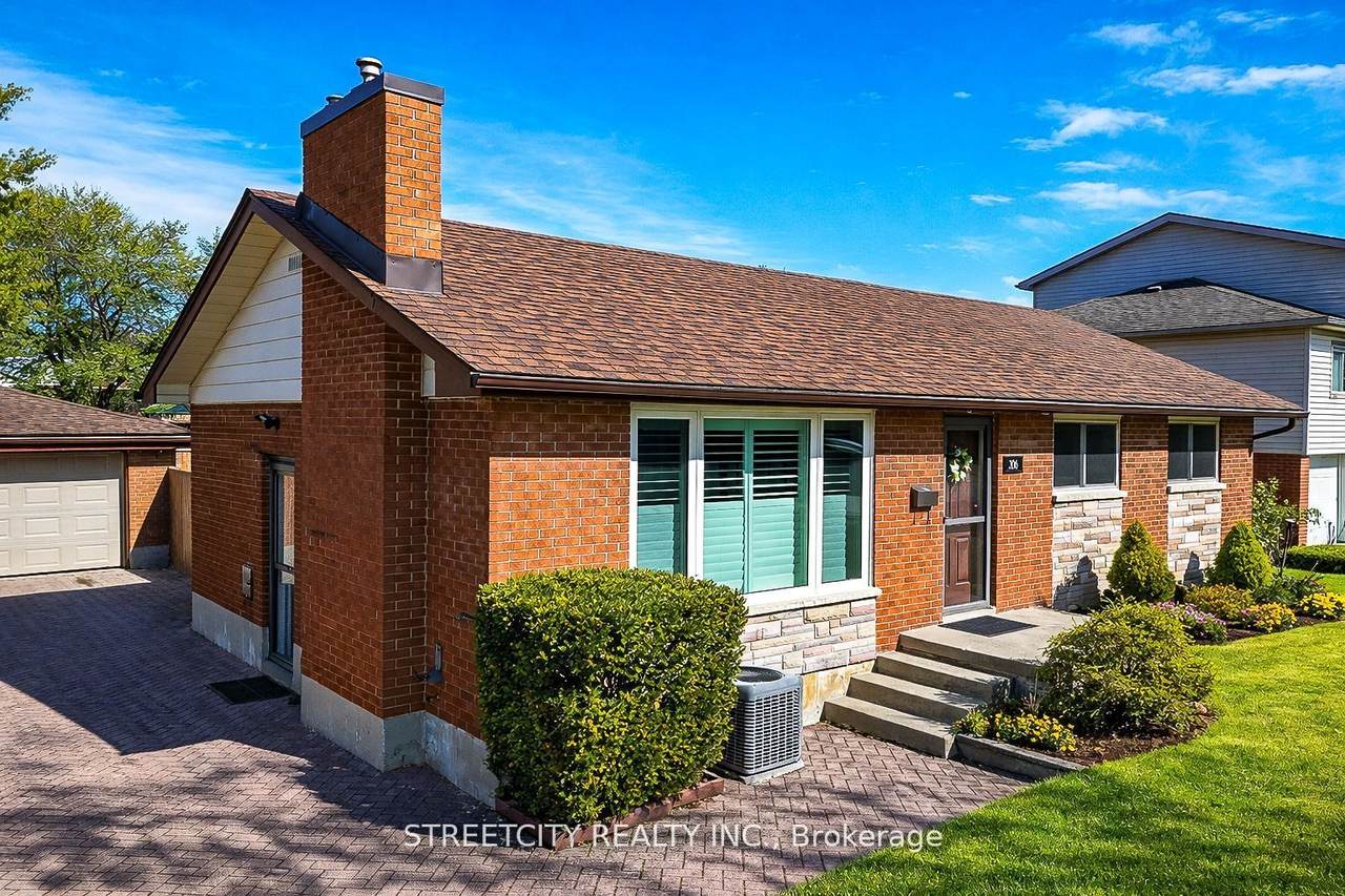 306 Burlington Crescent - Photo 1