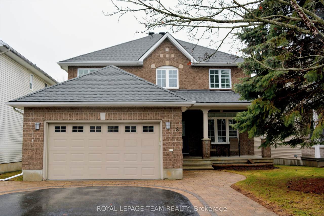 8 Thunderbird Crescent - Photo 1