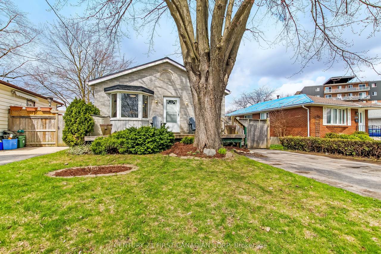 114 Connaught Avenue - Photo 1