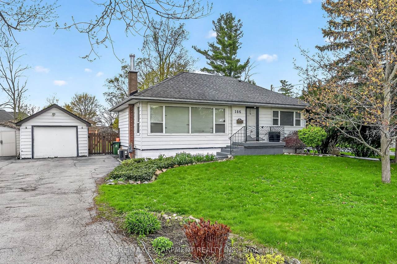 186 Seneca Avenue - Photo 1