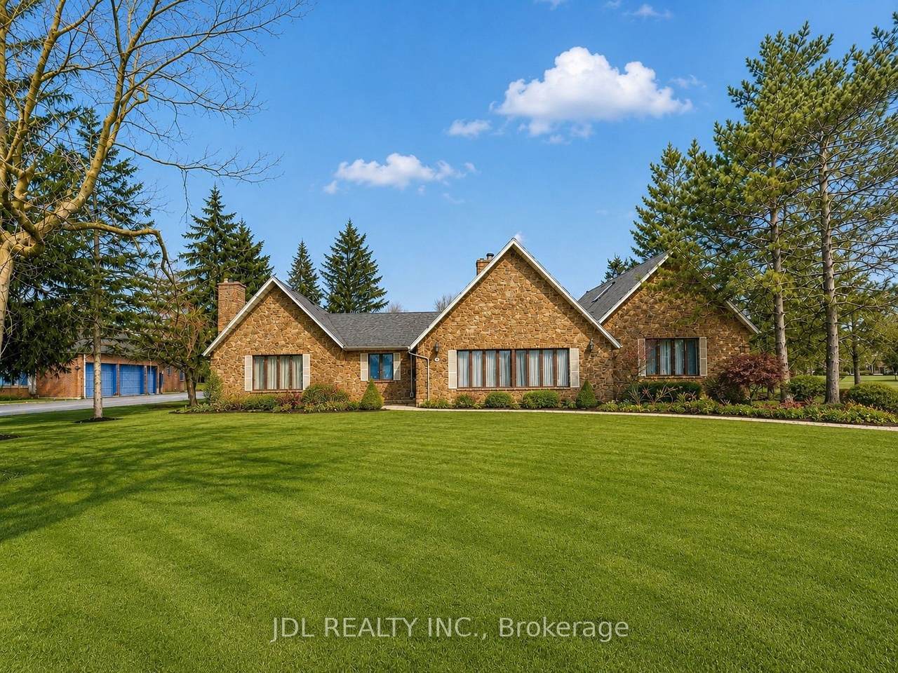 2033 Niagara River Parkway - Photo 1