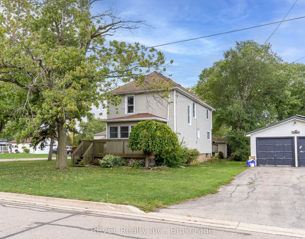 32 Bay Avenue - Photo 1