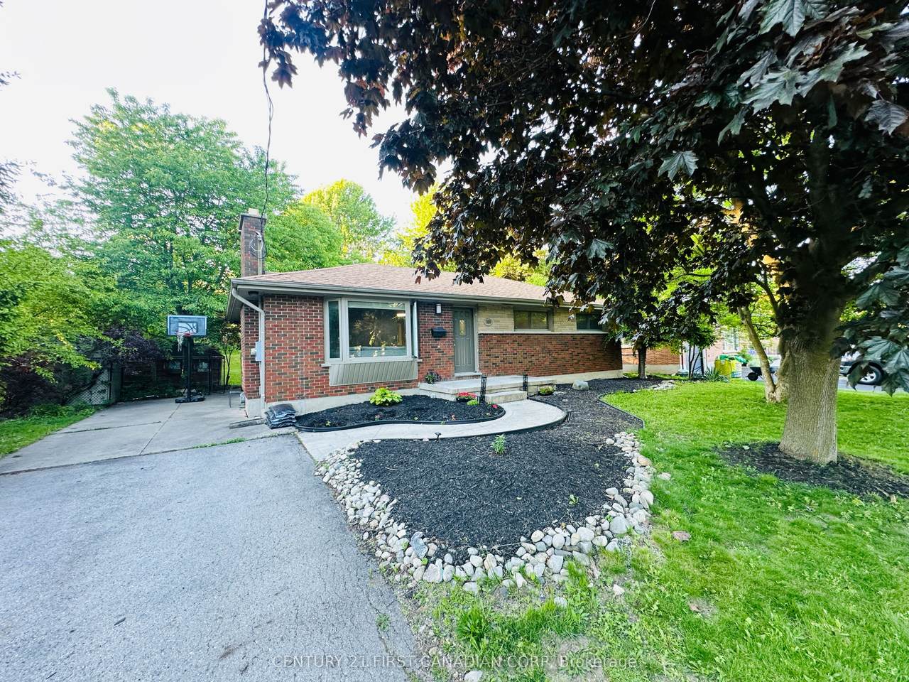 https://bt-photos.global.ssl.fastly.net/toronto/1280_boomver_1_X13219508-1.jpg