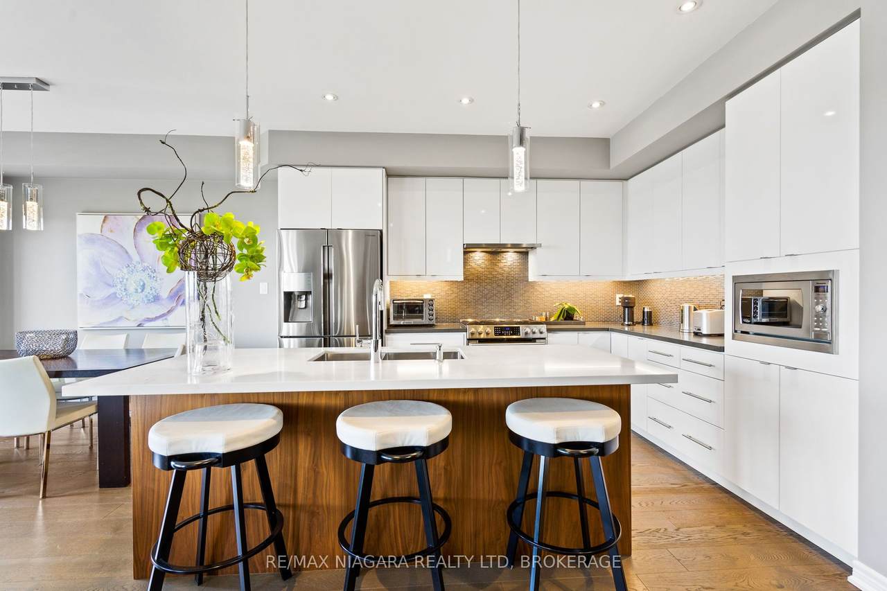 https://bt-photos.global.ssl.fastly.net/toronto/1280_boomver_1_X13440752-1.jpg