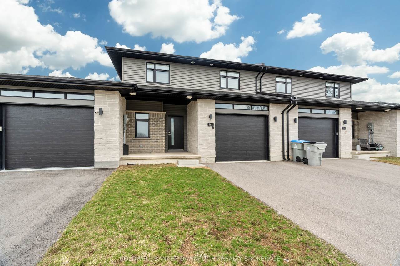 592 Albert Street - Photo 1
