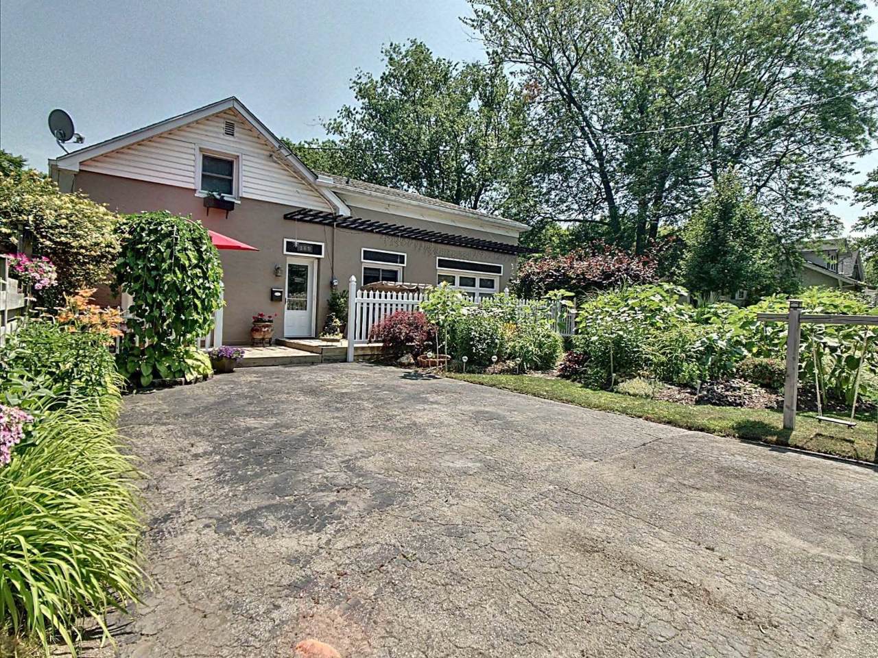 169 Main St - Photo 1